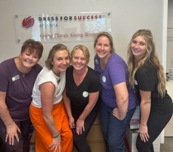 Volunteer_Dress-For-Success_team